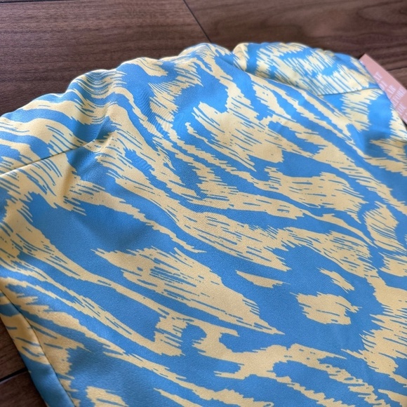 NWT | Tiger Mist Quinne Tube Crop Top | Blue/Yellow Abstract | Size M - Picture 6 of 8